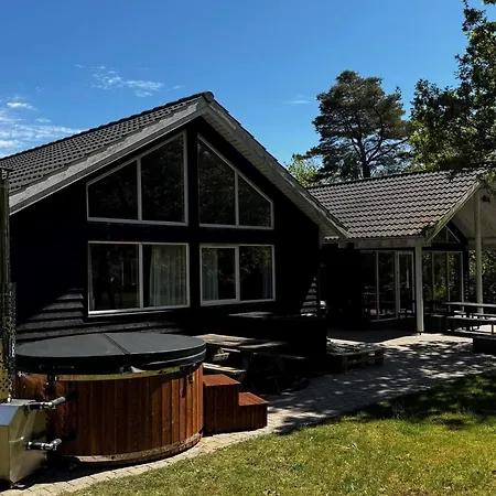 5 Star In Henne Semesterbostad