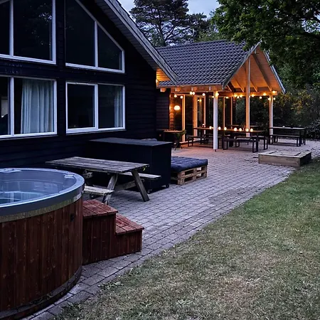 5 Star In Henne Holiday home *