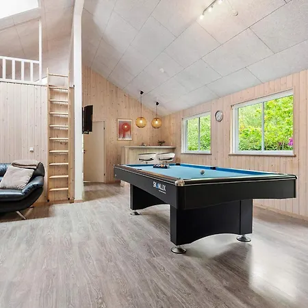 5 Star In Henne Holiday home